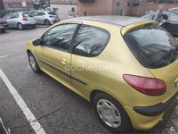Usado Peugeot 206 70 CV (51 kW) 2003 Amarillo Berlina