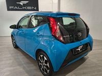Usado Toyota Aygo x-sky 69 CV (50 kW) 2018 Azul Utilitario