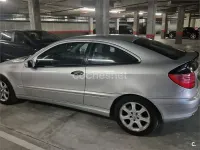 Usado Mercedes C200 163 CV (119 kW) 2001 Gris / plata Berlina