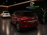 Usado Renault Scénic Zen 130 CV (95 kW) 2017 Rojo Monovolumen
