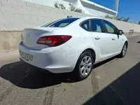 Usado Opel Astra Elegance 140 HP (102 kW) 2018 Branco Sedan