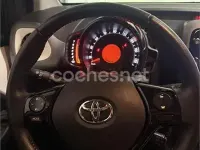 Usado Toyota Aygo x-style 72 CV (52 kW) 2020 Blanco Utilitario
