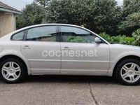 Usado VW Passat Highline 130 CV (95 kW) 1999 Gris / plata Berlina