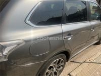 Usado Mitsubishi Outlander P-HEV Motion 203 CV (149 kW) 2015 Gris / plata SUV