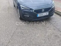Usado Seat Leon Style 110 CV (80 kW) 2021 Gris / plata Berlina
