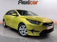 Usado Kia Ceed 120 CV (88 kW) 2023 Verde Utilitario