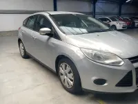 Usado Ford Focus Trend 95 CV (69 kW) 2012 Gris / plata Berlina