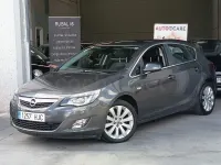 Usado Opel Astra Excellence 140 CV (102 kW) 2012 Gris / plata Berlina