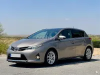 Usado Toyota Auris Advance 126 CV (92 kW) 2013 Gris / plata Berlina