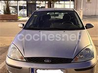 Usado Ford Focus Trend 100 CV (73 kW) 2004 Gris / plata Berlina