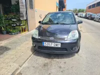 Usado Ford Fiesta Sport 90 CV (66 kW) 2005 Negro Utilitario