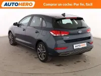 Usado Hyundai i30 110 CV (80 kW) 2022 Verde Berlina