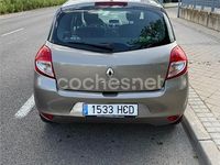 Usado Renault Clio II Expression 75 CV (55 kW) 2011 Gris / plata Berlina