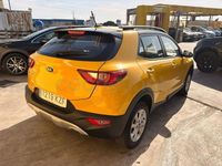 Usado Kia Stonic 84 CV (61 kW) 2019 Amarillo SUV