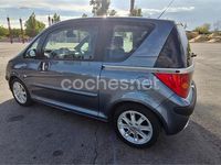 Usado Peugeot 1007 70 CV (51 kW) 2005 Gris / plata Monovolumen