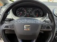 Usado Seat Ibiza CONNECT 90 CV (66 kW) 2015 Gris / plata Berlina