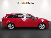 Usado Seat Leon FR 150 CV (110 kW) 2023 Rojo Familiar