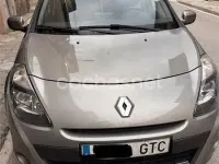 Usado Renault Clio II 85 CV (62 kW) 2010 Gris / plata Berlina