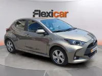 Usado Toyota Yaris Hybrid Active 116 CV (85 kW) 2025 Marrón Berlina