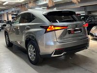 Usado Lexus NX300h Business Edition 197 CV (144 kW) 2018 Gris / plata SUV
