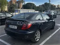 Usado Mercedes C220 143 CV (105 kW) 2003 Negro Berlina