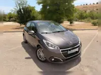 Usado Peugeot 208 Signature Sky 102 CV (75 kW) 2019 Gris Utilitario