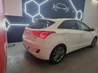 Usado Hyundai i30 Blackline 110 CV (80 kW) 2016 Blanco Berlina