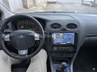 Usado Ford Focus Titanium 136 CV (100 kW) 2005 Gris / plata Berlina