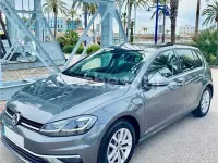 Usado VW Golf VII Advance 125 CV (91 kW) 2018 Gris / plata Berlina