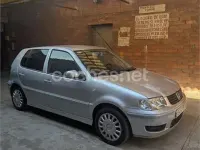 Usado VW Polo Trendline 75 CV (55 kW) 2000 Gris / plata Berlina