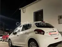 Usado Peugeot 208 Signature Sky 82 CV (60 kW) 2019 Blanco Utilitario
