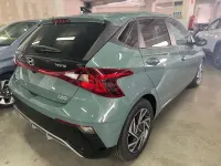 Usado Hyundai i20 100 CV (73 kW) 2023 Verde Utilitario