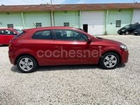 Usado Kia ProCeed Plus 105 CV (77 kW) 2012 Granate Utilitario