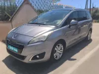 Usado Peugeot 5008 Allure 120 CV (88 kW) 2014 Gris Monovolumen