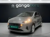 Usado Hyundai i10 67 CV (49 kW) 2022 Gris Utilitario