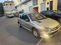 Usado Peugeot 206 70 CV (51 kW) 2005 Gris / plata Berlina