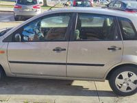 Usado Ford Fiesta Ghia 68 CV (50 kW) 2004 Beige Utilitario