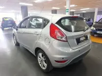 Usado Ford Fiesta Trend 82 CV (60 kW) 2016 Gris / plata Utilitario