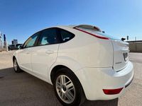 Usado Ford Focus Trend 115 CV (84 kW) 2009 Blanco