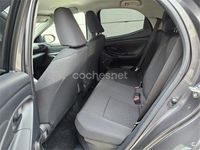 Usado Toyota Yaris Hybrid Style 116 CV (85 kW) 2021 Gris / plata Berlina