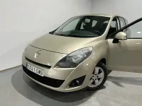 Usado Renault Grand Scénic Expression 105 CV (77 kW) 2010 Beige Monovolumen
