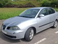 Usado Seat Cordoba Stella 100 CV (73 kW) 2004 Gris / plata Berlina