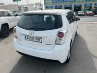 Usado Toyota Corolla Verso 124 CV (91 kW) 2013 Blanco metalico Monovolumen