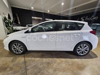 Käytetty Toyota Auris Hybrid Advance 136 HP (100 kW) 2013 Valkoinen Sedan