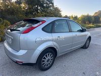 Usado Ford Focus Ghia 109 CV (80 kW) 2005 Gris / plata Berlina