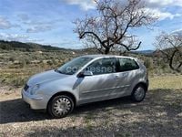 Usado VW Polo Highline 75 CV (55 kW) 2003 Gris / plata Berlina