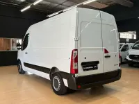 Usado Renault Master 109 CV (80 kW) 2023 Blanco Monovolumen