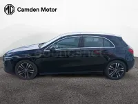 Usado Mercedes A180 136 CV (100 kW) 2023 Gris / plata Berlina