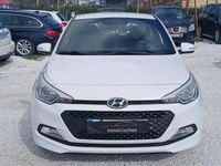 Begagnad Hyundai i20 84 HK (61 kW) 2017 Vit Halvkombi