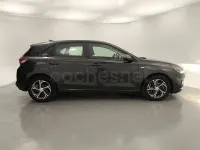 Usado Hyundai i30 120 CV (88 kW) 2022 Gris / plata Berlina